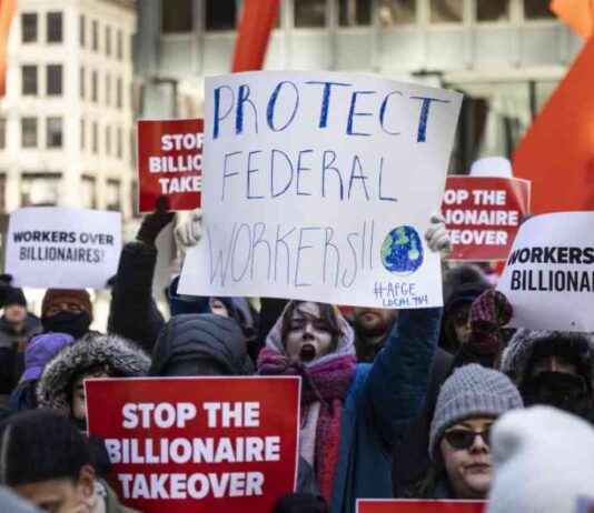 Trump Reinstates Some EPA Workers Fired in Chicago Office trump-reinstates-some-epa-workers-fired-in-chicago-office