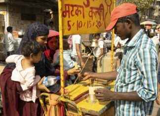 Climate Change Impact on Delhi’s Red Fort Market Traders climate-change-mpact-on-delhis-red-fort-market-traders