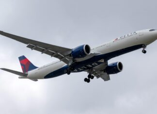 How Delta Flight DL275 Successfully Managed a Logistical Diversion Delta Flight DL275 diverted, DL275 LAX diversion, Delta emergency landing LAX, DL275 flight update, Delta diverted flight news, DL275 incident report, LAX airport flight diversion, Delta airline disruption